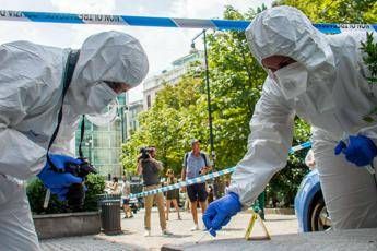 Milano, donna aggredita con un vetro di bottiglia in centro Milano, donna aggredita con un vetro di bottiglia in centro