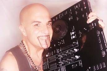 Dj Aniceto: ''Dispiaciuto per aver attaccato Nadia Toffa ma su cancro sbagliò'' Dj Aniceto: ''Dispiaciuto per aver attaccato Nadia Toffa ma su cancro sbagliò''
