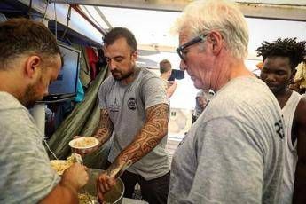 Chef Rubio risponde: Io al fianco della brava gente di Lampedusa Chef Rubio risponde: Io al fianco della brava gente di Lampedusa