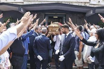 Saluto romano ai funerali di Rastrelli