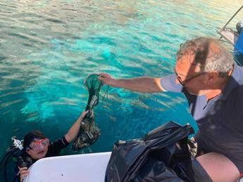 Lampedusa, i volontari ripuliscono i fondali Lampedusa, i volontari ripuliscono i fondali