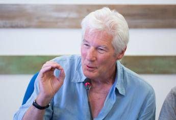 Le Chiavi di Firenze a Richard Gere, sindaco sotto attacco