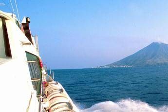 Eolie, motonave contro yacht: 5 feriti Eolie, motonave contro yacht: 5 feriti