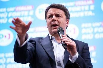 Renzi: Noi non parliamo di mojiti e cubiste ma di tasse e lavoro