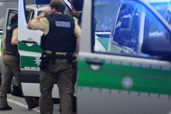 Auto sulla folla a Berlino, almeno 4 morti