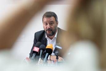 Salvini: M5S lingua in bocca con Renzi