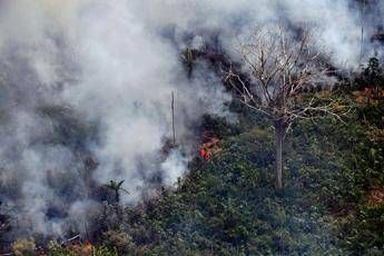 Amazzonia, Bolsonaro invita l'esercito Amazzonia, Bolsonaro invita l'esercito