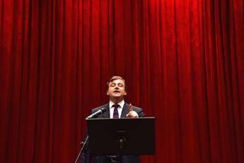 Calenda: Alle brutte ci vediamo a Tokyo Calenda: Alle brutte ci vediamo a Tokyo
