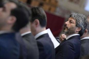 Caos Napoli, l'appello di Fico: Ora serve unità Caos Napoli, l'appello di Fico: Ora serve unità
