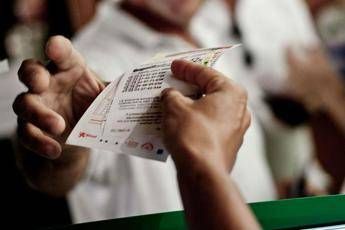 Superenalotto, jackpot vola a 63,8 milioni Superenalotto, jackpot vola a 63,8 milioni