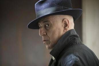 Il cappello da guappo di Servillo è già gadget cult al Lido Il cappello da guappo di Servillo è già gadget cult al Lido