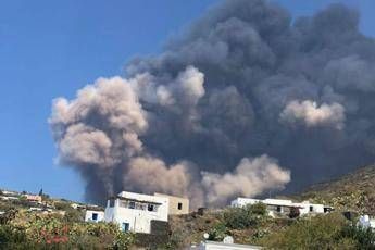 Pioggia di cenere a Stromboli Pioggia di cenere a Stromboli