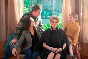 Deneuve e Binoche alzano il sipario della Mostra di Venezia