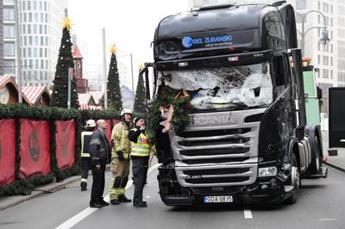 Auto sulla folla a Berlino, nel 2016 tir fece strage a Natale
