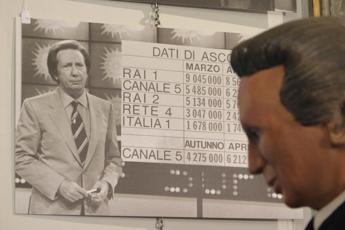 Mattarella ricorda Mike: Bongiorno pioniere e simbolo tv