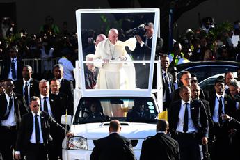 Papa: Accogliere migranti e riconoscerne i diritti
