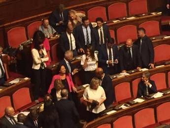 Borgonzoni con maglia 'parliamo di Bibbiano', bagarre al Senato Borgonzoni con maglia 'parliamo di Bibbiano', bagarre al Senato