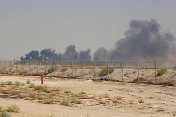 Arabia Saudita, attacco con droni contro impianti petroliferi