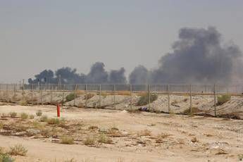 Arabia Saudita, attacco con droni contro impianti petroliferi Arabia Saudita, attacco con droni contro impianti petroliferi