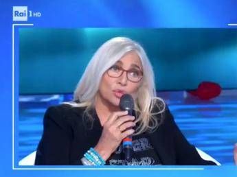 Mara Venier 'resuscita' l'ostetrica di Romina Power Mara Venier 'resuscita' l'ostetrica di Romina Power