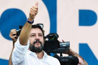 Il sondaggio: Salvini leader con più fiducia Il sondaggio: Salvini leader con più fiducia
