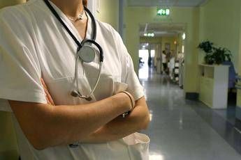 Inail, in sanità aumento denunce infortuni del 326% a causa del Covid