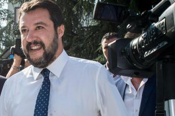 Salvini a Conte: Io non studio dossier? Studio, studio...
