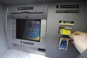 Errore umano, bancomat eroga il doppio dei soldi Errore umano, bancomat eroga il doppio dei soldi