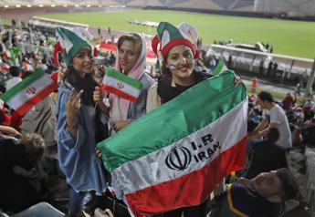 Sì alle donne negli stadi, in Iran cade il tabù