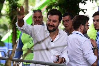 Salvini vs 'signor Renzi': Entra in governo e poi va via, vergogna