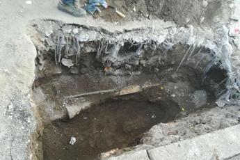 Roma, trovato scheletro durante scavo a metro Piramide