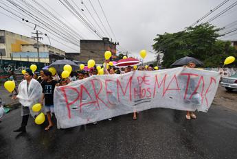 Bimba di 8 anni uccisa da polizia, la rabbia delle favelas di Rio