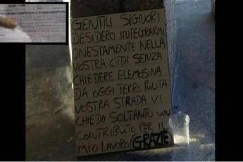 Migrante pulisce le strade, multa di 350 euro Migrante pulisce le strade, multa di 350 euro