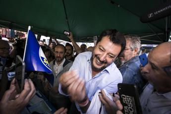 Salvini: Conte? Non basta avere il ciuffo curato e i capelli ben tinti