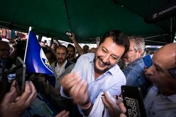 Il sondaggio: Lega resiste, Salvini ancora il più amato Il sondaggio: Lega resiste, Salvini ancora il più amato