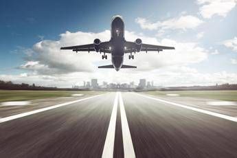 Trasporto aereo, De Micheli: Nostro sistema ha troppe crisi Trasporto aereo, De Micheli: Nostro sistema ha troppe crisi