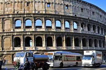 Fase 2, su mezzi pubblici obbligo mascherine e marker su posti Fase 2, su mezzi pubblici obbligo mascherine e marker su posti