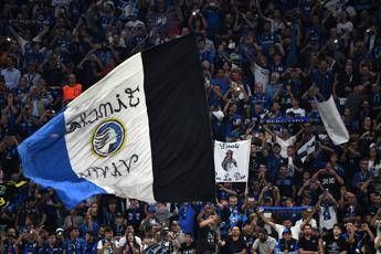 San Siro, tifoso precipita da 4 metri San Siro, tifoso precipita da 4 metri