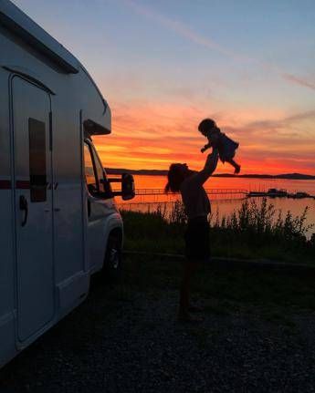 Gli italiani amano il camper e la passione low cost torna in auge Gli italiani amano il camper e la passione low cost torna in auge