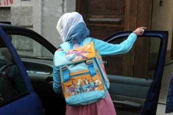 Pugni ai bimbi che sbagliavano preghiera: arrestato imam Pugni ai bimbi che sbagliavano preghiera: arrestato imam