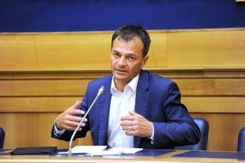 Fassina: Renzi fa il gioco delle 3 carte Fassina: Renzi fa il gioco delle 3 carte