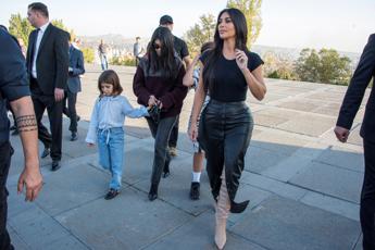 Le Kardashian tornano in Armenia, figli di Kim battezzati a 'casa'