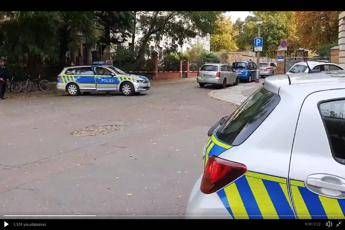 Halle, la polizia schierata davanti alla sinagoga/Video Halle, la polizia schierata davanti alla sinagoga/Video