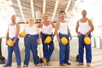 Ward e Conticini nudi sul palco per 'The Full Monty' Ward e Conticini nudi sul palco per 'The Full Monty'