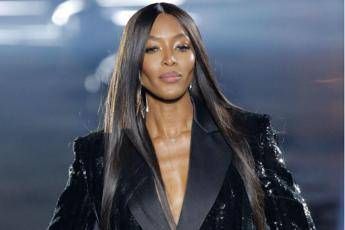 Coronavirus, il video di De Luca 'conquista' Naomi Campbell