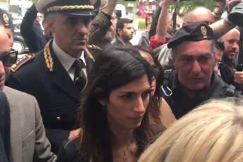 Raggi a Italia 5S, rissa tra militanti e giornalisti 