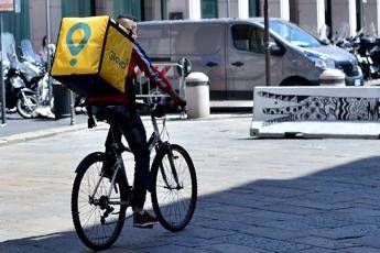 Altroconsumo, piattaforme food delivery puntuali nel 95% dei casi