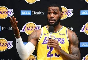 Crisi Cina-Nba, LeBron James bacchetta Morey Crisi Cina-Nba, LeBron James bacchetta Morey