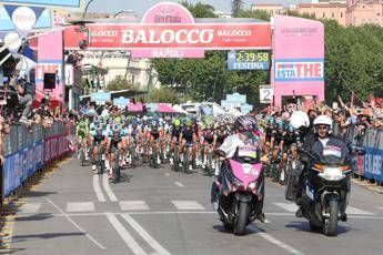 Coronavirus, Giro d'Italia rinviato