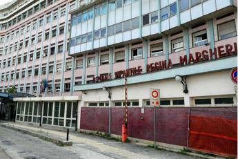 Beve da bottiglietta d'acqua e finisce in ospedale Beve da bottiglietta d'acqua e finisce in ospedale